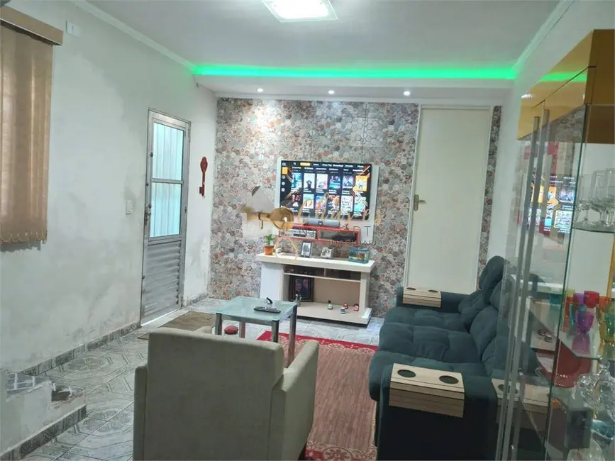 Sobrado com 2 quartos à venda, 200m2 em Jardim das Oliveiras, São Paulo - SP - imagem 2 Foto 2 de Sobrado com 2 quartos à venda, 200m2 em Jardim das Oliveiras, São Paulo - SP