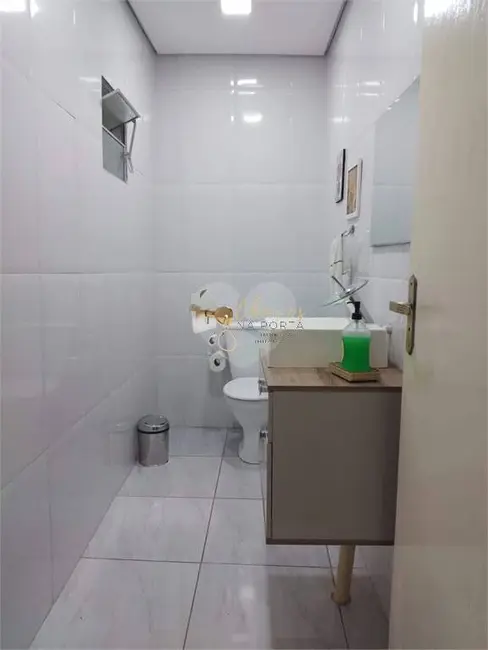 Sobrado com 2 quartos à venda, 200m2 em Jardim das Oliveiras, São Paulo - SP - imagem 3 Foto 3 de Sobrado com 2 quartos à venda, 200m2 em Jardim das Oliveiras, São Paulo - SP