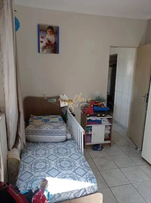 Foto 8 de Casa com 3 quartos à venda, 200m2 em Jardim Saint Moritz, Taboao Da Serra - SP