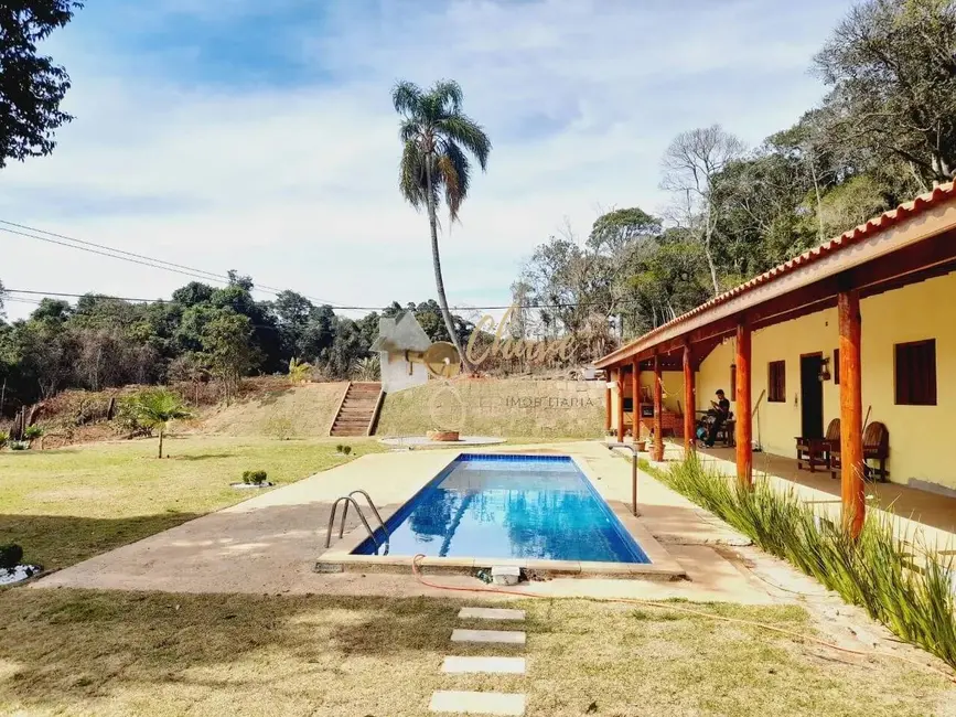 Chácara com 2 quartos à venda, 2450m2 em Centro, Ibiuna - SP - imagem 5 Foto 5 de Chácara com 2 quartos à venda, 2450m2 em Centro, Ibiuna - SP