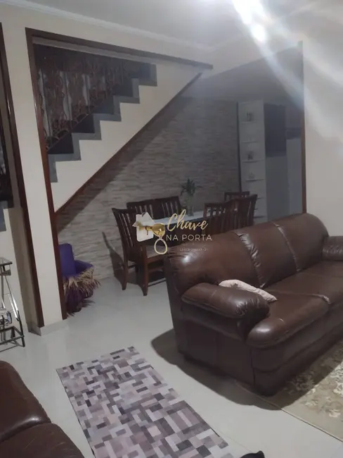Sobrado com 3 quartos à venda, 230m2 em Parque Santa Teresa, Carapicuiba - SP - imagem 3 Foto 3 de Sobrado com 3 quartos à venda, 230m2 em Parque Santa Teresa, Carapicuiba - SP