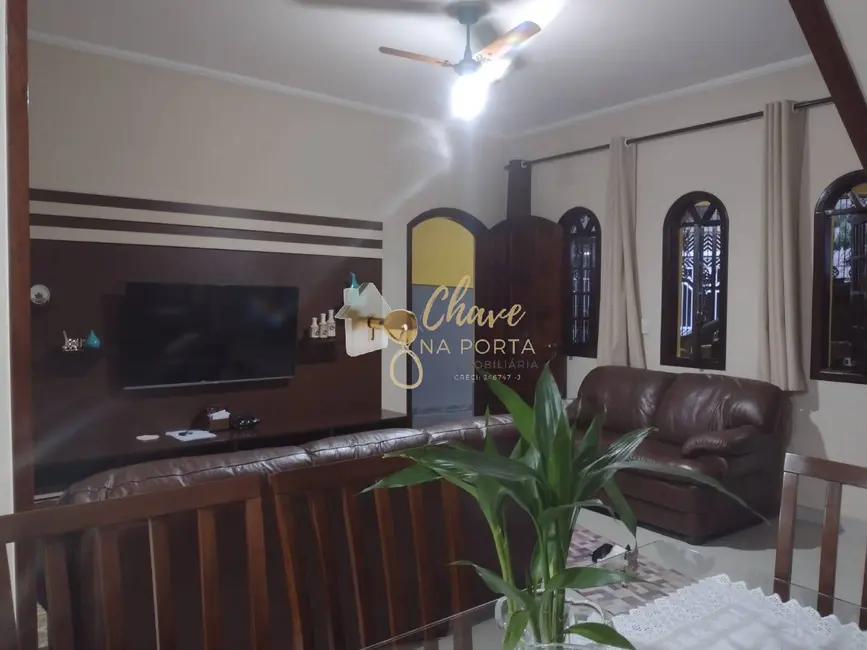 Sobrado com 3 quartos à venda, 230m2 em Parque Santa Teresa, Carapicuiba - SP - imagem 1 Foto 1 de Sobrado com 3 quartos à venda, 230m2 em Parque Santa Teresa, Carapicuiba - SP