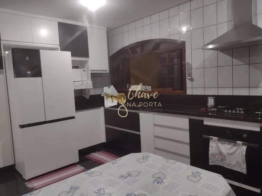 Sobrado com 3 quartos à venda, 230m2 em Parque Santa Teresa, Carapicuiba - SP - imagem 8 Foto 8 de Sobrado com 3 quartos à venda, 230m2 em Parque Santa Teresa, Carapicuiba - SP