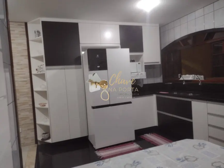 Sobrado com 3 quartos à venda, 230m2 em Parque Santa Teresa, Carapicuiba - SP - imagem 7 Foto 7 de Sobrado com 3 quartos à venda, 230m2 em Parque Santa Teresa, Carapicuiba - SP