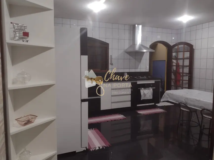 Sobrado com 3 quartos à venda, 230m2 em Parque Santa Teresa, Carapicuiba - SP - imagem 6 Foto 6 de Sobrado com 3 quartos à venda, 230m2 em Parque Santa Teresa, Carapicuiba - SP