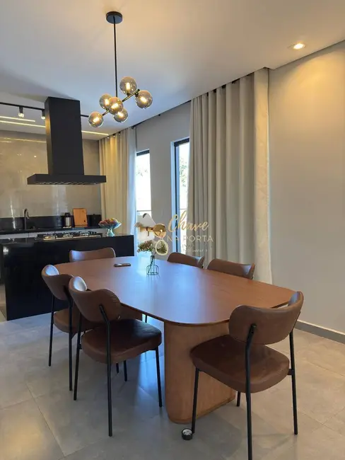 Foto 3 de Sobrado com 4 quartos à venda, 170m2 em Pardinho - SP