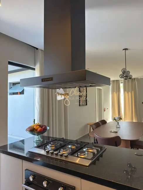 Foto 6 de Sobrado com 4 quartos à venda, 170m2 em Pardinho - SP