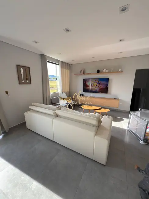 Foto 1 de Sobrado com 4 quartos à venda, 170m2 em Pardinho - SP