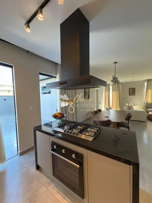 Foto 5 de Sobrado com 4 quartos à venda, 170m2 em Pardinho - SP