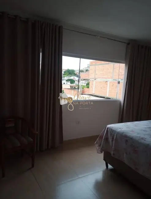 Foto 7 de Casa com 3 quartos à venda, 175m2 em Jardim Santo Eduardo, Embu Das Artes - SP