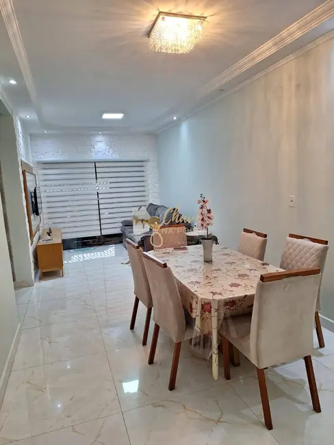 Foto 2 de Casa com 3 quartos à venda, 184m2 em Jardim Lucinda, São Paulo - SP