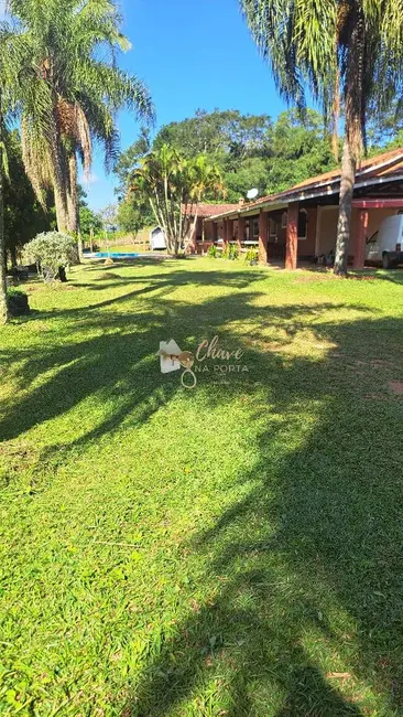 Chácara com 3 quartos à venda, 250m2 em Centro, Ibiuna - SP - imagem 3 Foto 3 de Chácara com 3 quartos à venda, 250m2 em Centro, Ibiuna - SP