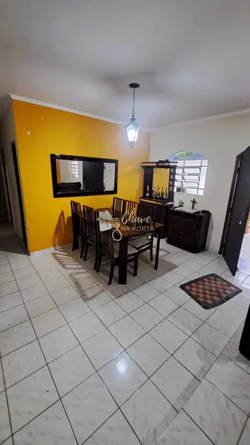 Chácara com 3 quartos à venda, 250m2 em Centro, Ibiuna - SP - imagem 9 Foto 9 de Chácara com 3 quartos à venda, 250m2 em Centro, Ibiuna - SP