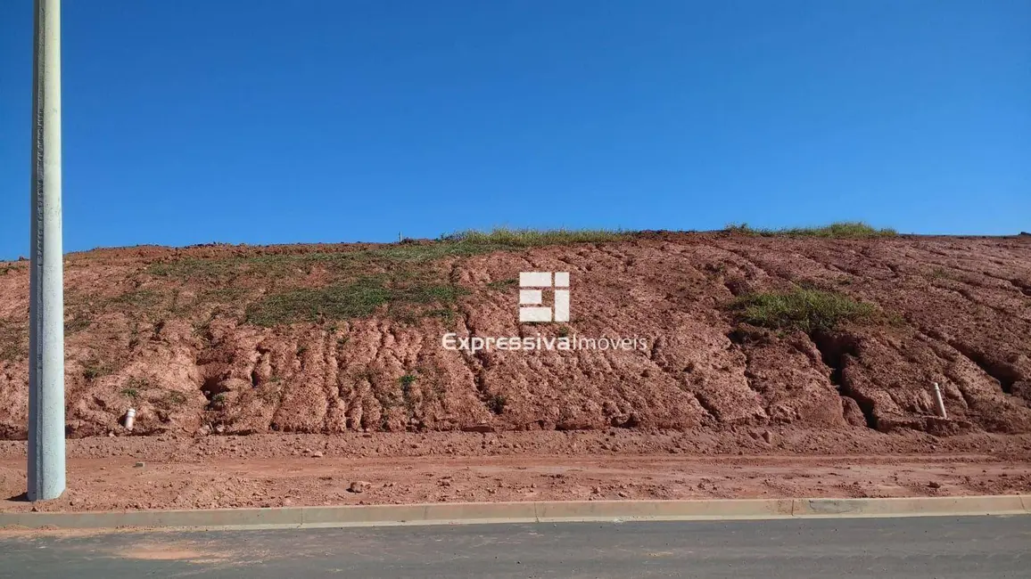 Foto 1 de Terreno / Lote à venda, 384m2 em Itatiba - SP