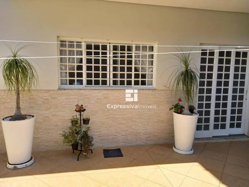 Foto 2 de Casa de Condomínio com 3 quartos à venda, 300m2 em Residencial Fazenda Serrinha, Itatiba - SP