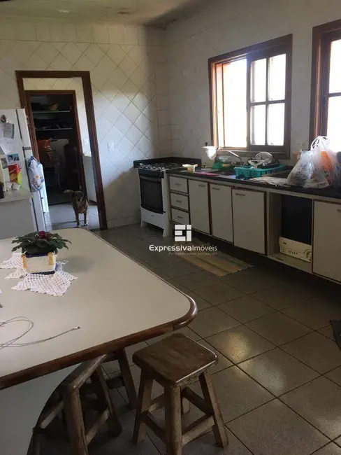 Foto 4 de Chácara com 3 quartos à venda, 4000m2 em Jardim das Laranjeiras, Itatiba - SP