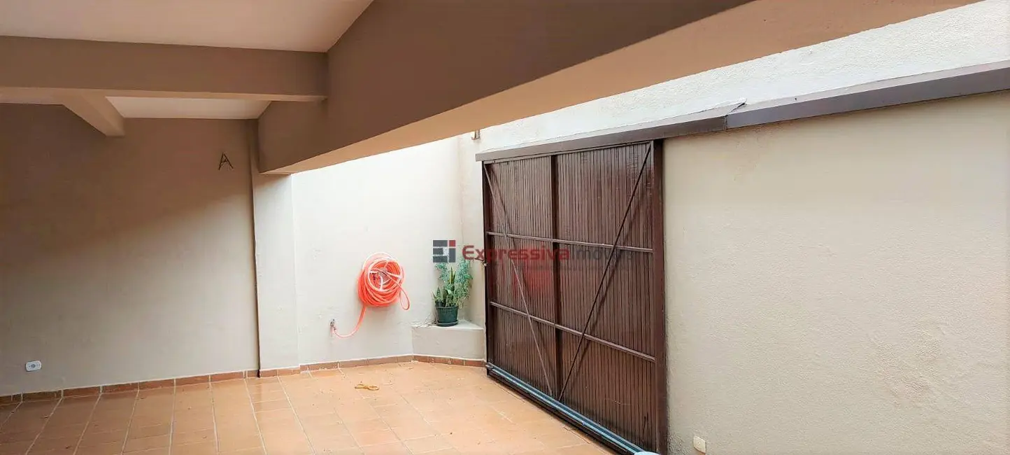 Foto 2 de Casa com 3 quartos à venda, 250m2 em Jardim Salessi, Itatiba - SP