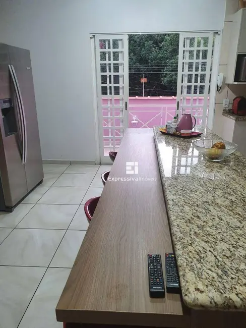 Foto 3 de Casa com 4 quartos à venda, 250m2 em Jardim Santa Filomena, Itatiba - SP