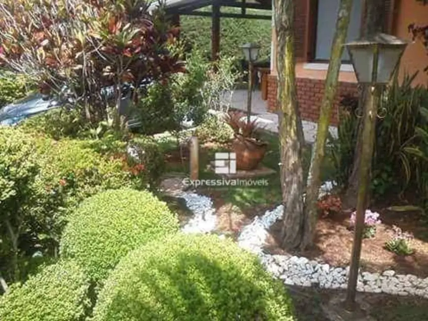 Foto 3 de Chácara com 3 quartos à venda e para alugar, 540m2 em Loteamento Jardim das Paineiras, Itatiba - SP