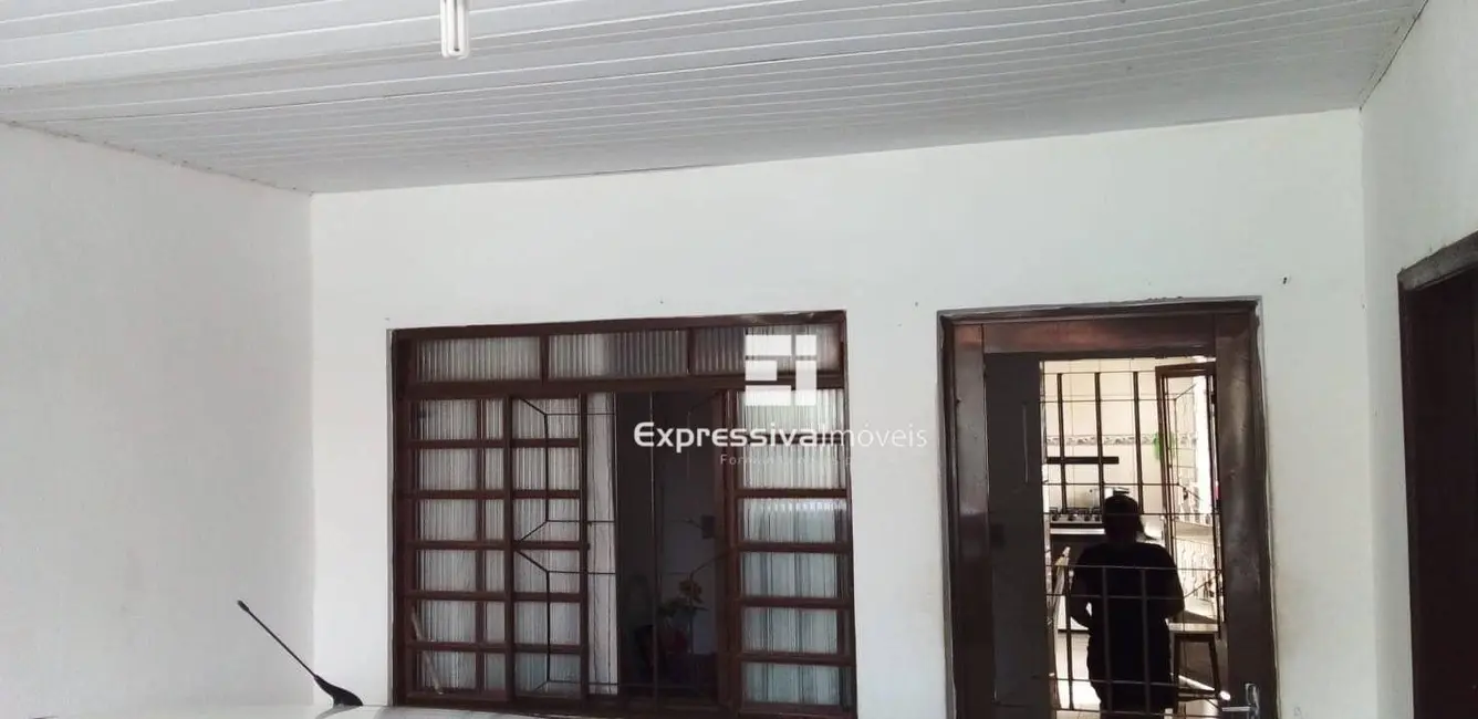 Foto 6 de Casa com 2 quartos à venda, 180m2 em Vila Cremonesi, Itatiba - SP