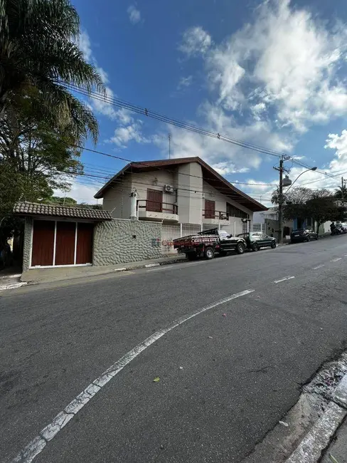 Foto 2 de Casa com 3 quartos à venda e para alugar, 700m2 em Vila Santa Cruz, Itatiba - SP