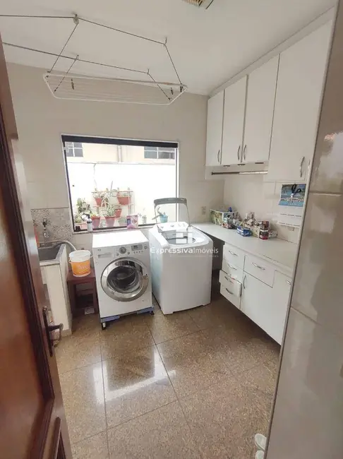 Foto 6 de Casa com 4 quartos à venda, 297m2 em Vila Bela Vista, Itatiba - SP