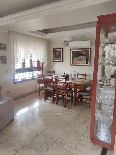 Foto 2 de Casa com 4 quartos à venda, 297m2 em Vila Bela Vista, Itatiba - SP