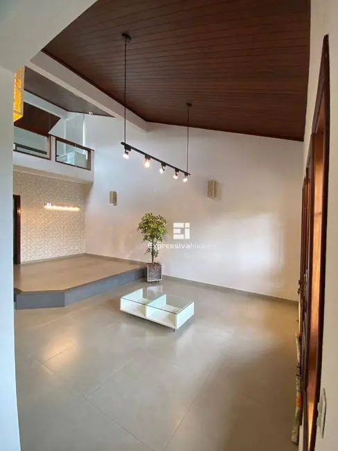 Foto 4 de Casa com 3 quartos à venda, 300m2 em Vila Mutton, Itatiba - SP