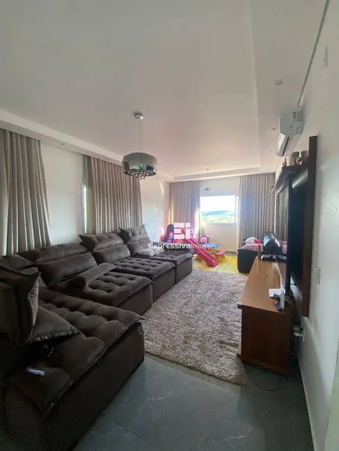 Casa com 3 quartos à venda, 1556m2 em Itatiba - SP - imagem 8 Foto 8 de Casa com 3 quartos à venda, 1556m2 em Itatiba - SP