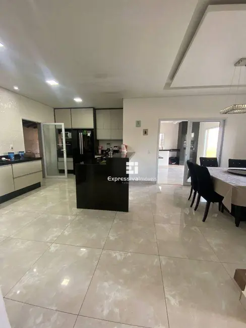 Casa com 3 quartos à venda, 1556m2 em Itatiba - SP - imagem 1 Foto 1 de Casa com 3 quartos à venda, 1556m2 em Itatiba - SP