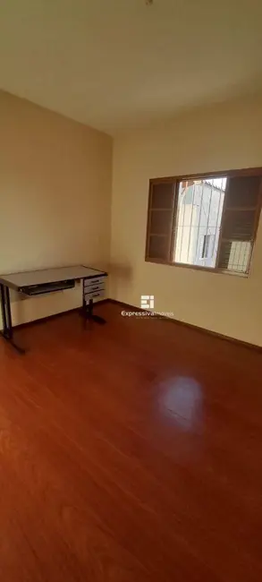 Casa com 3 quartos à venda, 300m2 em Centro, Itatiba - SP - imagem 2 Foto 2 de Casa com 3 quartos à venda, 300m2 em Centro, Itatiba - SP