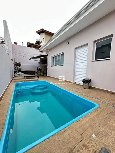 Foto 3 de Casa de Condomínio com 3 quartos à venda, 300m2 em Parque das Laranjeiras, Itatiba - SP