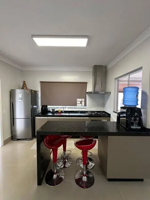 Foto 2 de Casa de Condomínio com 3 quartos à venda, 300m2 em Parque das Laranjeiras, Itatiba - SP