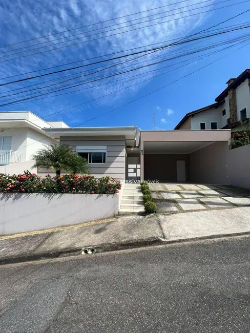 Casa de Condomínio com 3 quartos à venda, 300m2 em Parque das Laranjeiras, Itatiba - SP - imagem 3 Foto 3 de Casa de Condomínio com 3 quartos à venda, 300m2 em Parque das Laranjeiras, Itatiba - SP