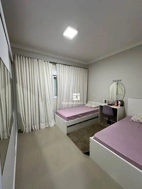 Foto 8 de Casa de Condomínio com 3 quartos à venda, 300m2 em Parque das Laranjeiras, Itatiba - SP