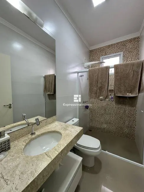 Foto 6 de Casa de Condomínio com 3 quartos à venda, 300m2 em Parque das Laranjeiras, Itatiba - SP