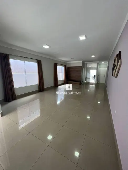 Casa de Condomínio com 3 quartos à venda, 300m2 em Parque das Laranjeiras, Itatiba - SP - imagem 9 Foto 9 de Casa de Condomínio com 3 quartos à venda, 300m2 em Parque das Laranjeiras, Itatiba - SP