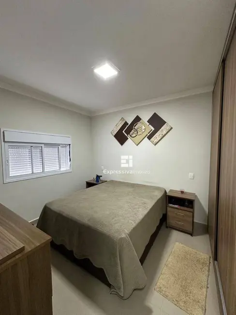 Foto 7 de Casa de Condomínio com 3 quartos à venda, 300m2 em Parque das Laranjeiras, Itatiba - SP
