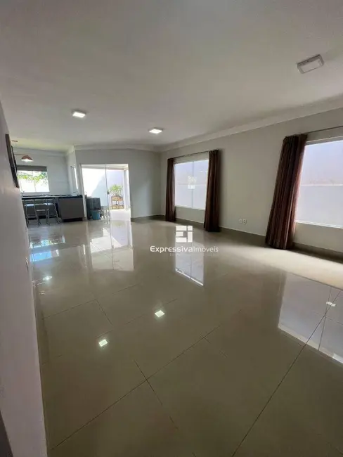 Casa de Condomínio com 3 quartos à venda, 300m2 em Parque das Laranjeiras, Itatiba - SP - imagem 8 Foto 8 de Casa de Condomínio com 3 quartos à venda, 300m2 em Parque das Laranjeiras, Itatiba - SP