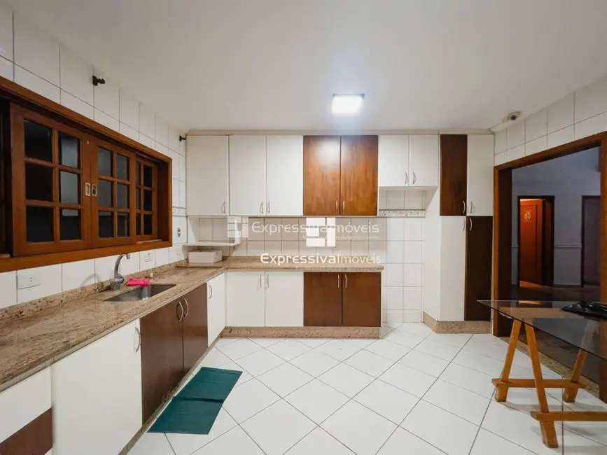 Chácara com 3 quartos à venda, 1408m2 em Jardim Leonor, Itatiba - SP - imagem 6 Foto 6 de Chácara com 3 quartos à venda, 1408m2 em Jardim Leonor, Itatiba - SP