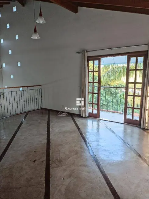 Chácara com 3 quartos à venda, 1408m2 em Jardim Leonor, Itatiba - SP - imagem 9 Foto 9 de Chácara com 3 quartos à venda, 1408m2 em Jardim Leonor, Itatiba - SP