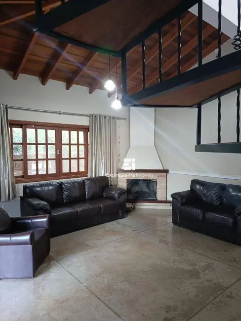 Chácara com 3 quartos à venda, 1408m2 em Jardim Leonor, Itatiba - SP - imagem 3 Foto 3 de Chácara com 3 quartos à venda, 1408m2 em Jardim Leonor, Itatiba - SP