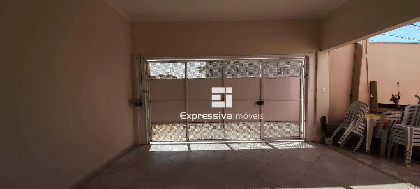 Foto 3 de Casa com 4 quartos à venda, 250m2 em Jardim Verona, Itatiba - SP