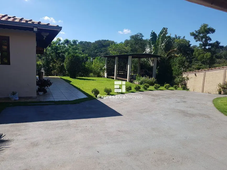 Foto 3 de Chácara com 3 quartos à venda, 1000m2 em Chácara San Martin I, Itatiba - SP