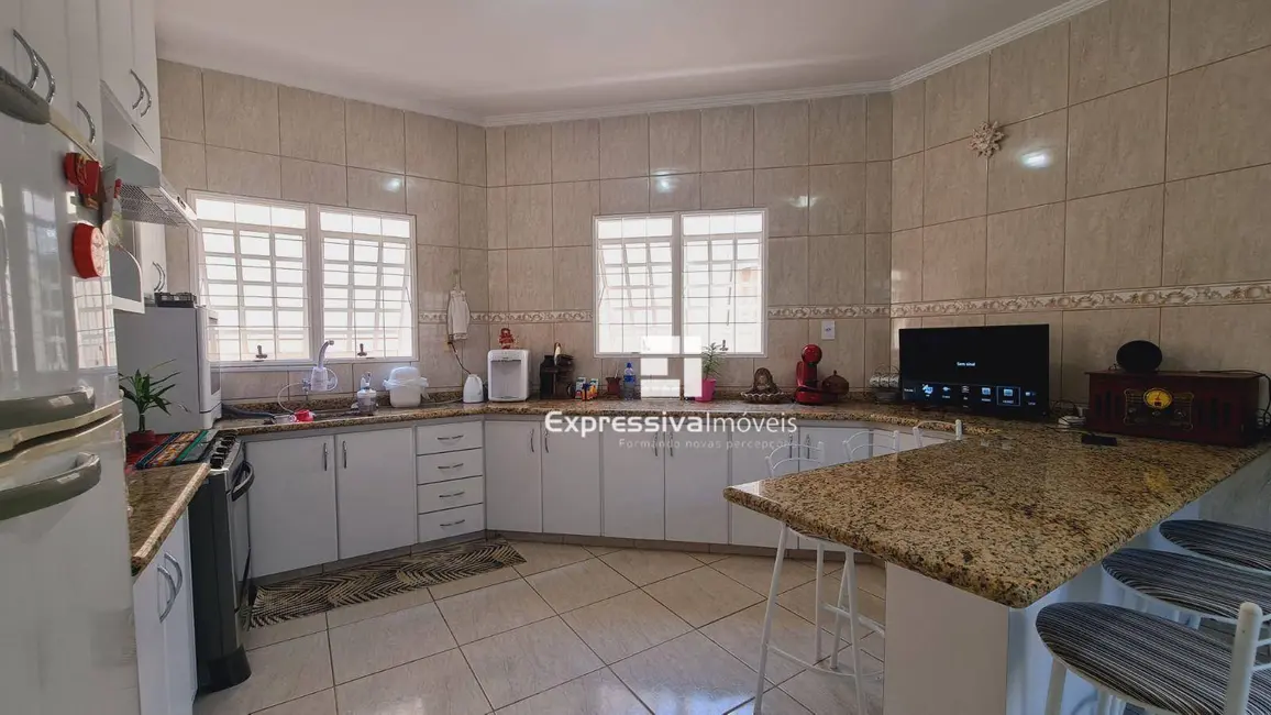 Foto 6 de Casa com 2 quartos à venda, 250m2 em Loteamento Aída Haddad Jafet, Itatiba - SP