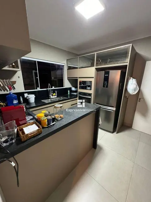 Foto 9 de Casa com 3 quartos à venda e para alugar, 300m2 em Loteamento Itatiba Country Club, Itatiba - SP