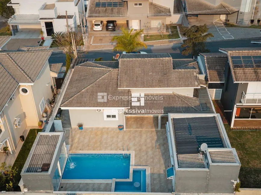 Foto 2 de Casa de Condomínio com 3 quartos à venda, 450m2 em Residencial Fazenda Serrinha, Itatiba - SP