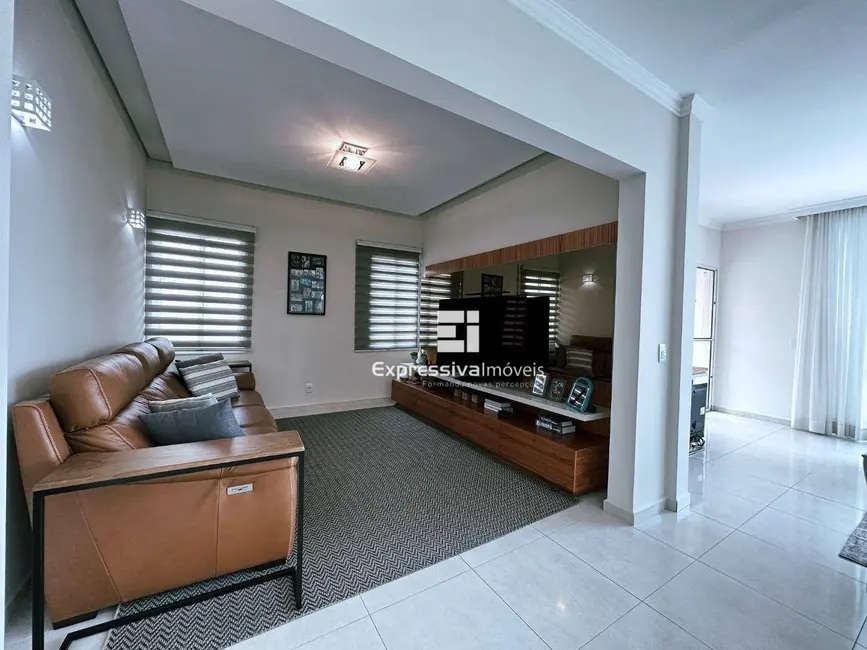 Foto 7 de Casa de Condomínio com 4 quartos à venda, 348m2 em Parque das Laranjeiras, Itatiba - SP