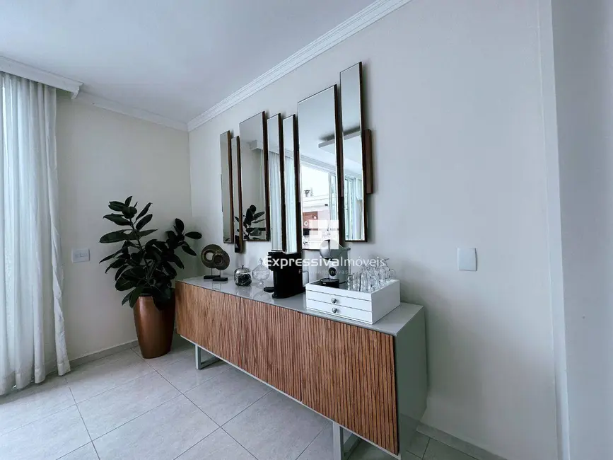 Foto 9 de Casa de Condomínio com 4 quartos à venda, 348m2 em Parque das Laranjeiras, Itatiba - SP