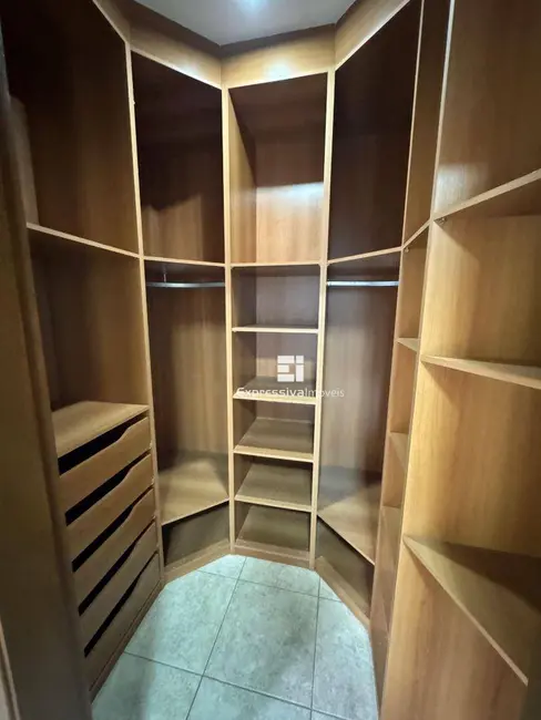 Foto 6 de Casa de Condomínio com 3 quartos à venda, 300m2 em Residencial Fazenda Serrinha, Itatiba - SP